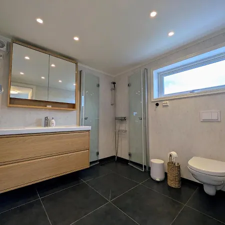 Lovely Private Of 90 M2 With 3 Bedrooms And 2 Bathrooms Appartement Vestvagoy